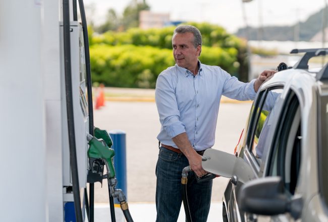 لماذا سيزيد ربط أسعار الوقود بالأسعار العالمية من معاناة المصريين؟