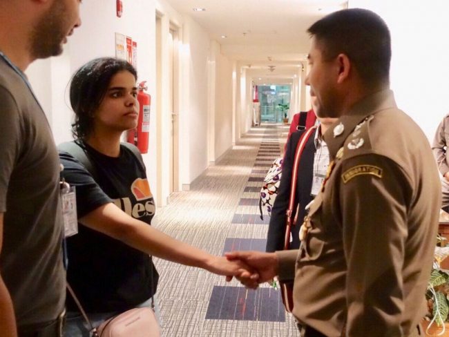 «سعودية تايلاند» تغادر مطار بانكوك.. «رهف» تخرج تحت حماية المفوضية العليا للاجئين، وتدرس طلب لجوئها إلى أستراليا