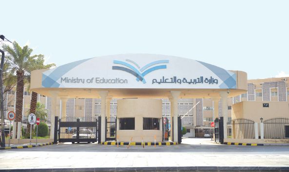 معلم سعودي قام بتطوير فصله على نفقته