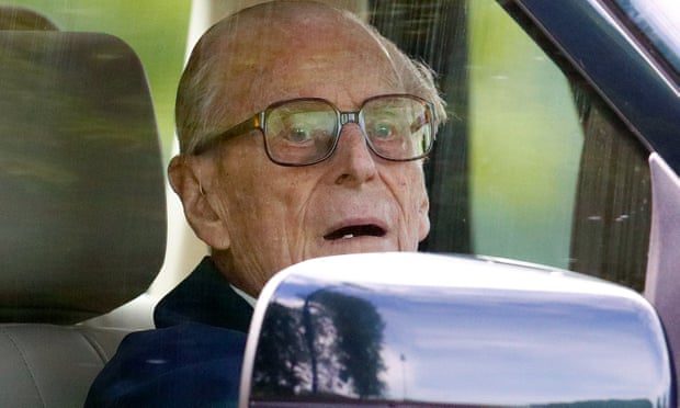 الأمير فيليب يتخلى رسمياً عن رخصة قيادة السيارة