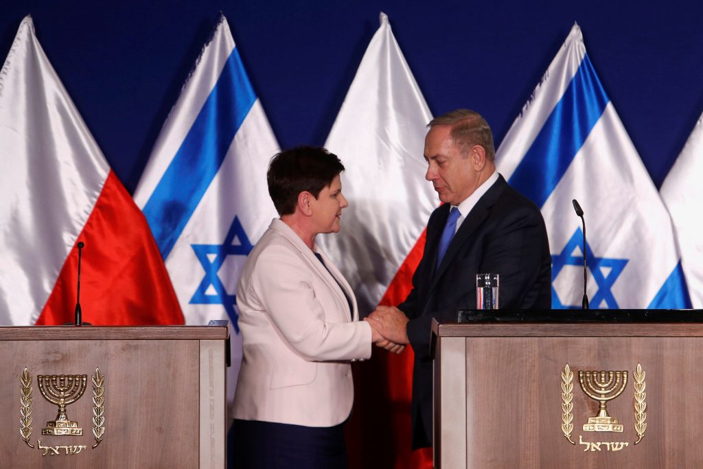 بولندا تستدعي سفيرة إسرائيل وتهدد بإفساد قمة في القدس