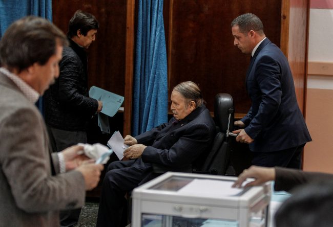 تظاهرات بالجزائر ضد ترشح الرئيس للانتخابات الرئاسية