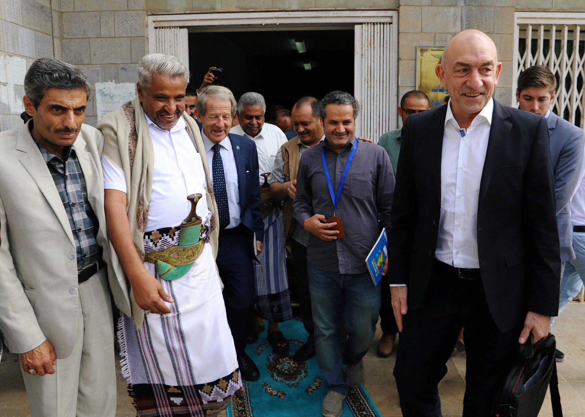 طرفا الحرب في اليمن يتفقان على مرحلة أولى من انسحاب المقاتلين من مدينة الحديدة