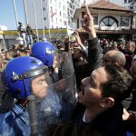 مظاهرات سلمية في الجزائر احتجاجاً على ترشح بوتفليقة لولاية خامسة