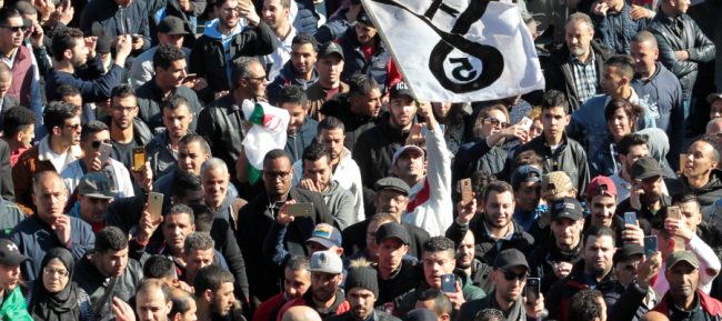 واقعة كانت سبباً في حرمانهم من التظاهر 17 عاماً .. كيف كسر الجزائريون حاجز الخوف ضد بوتفليقة