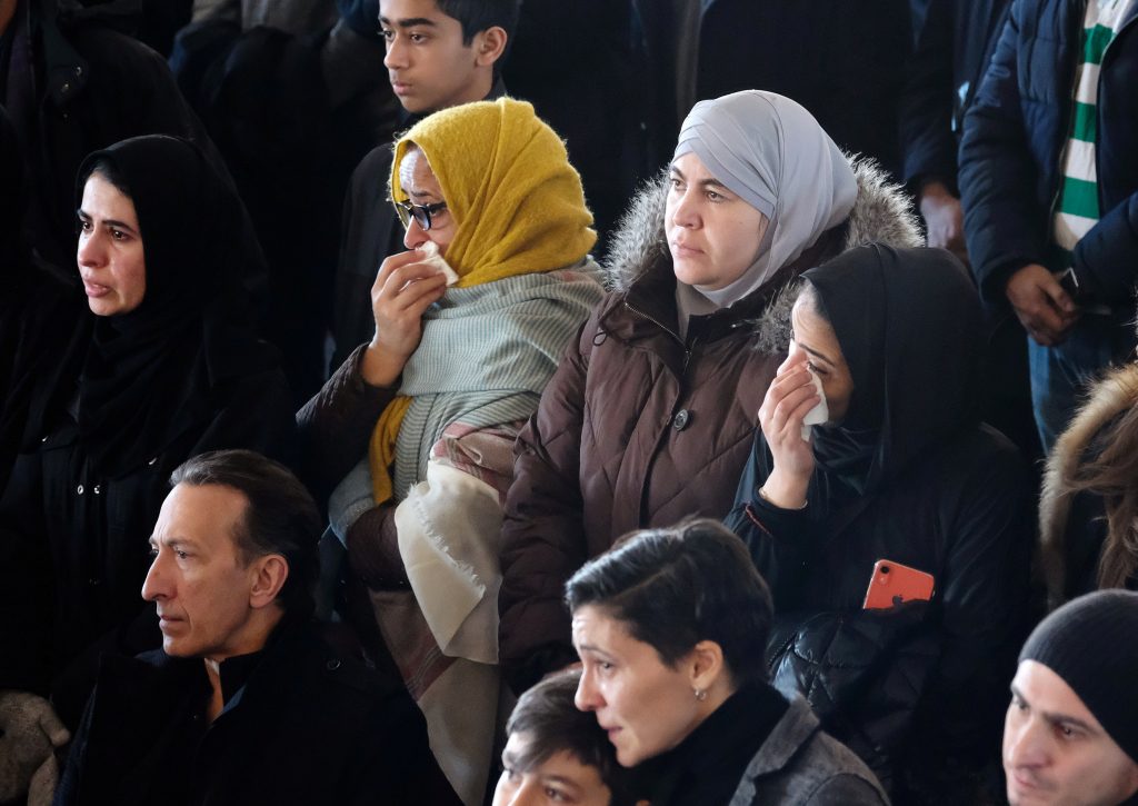 تشييع جثامين 7 أطفال سوريين قضوا نحبهم في حريق بكندا