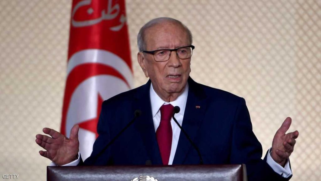 أول دولة عربية تعلق على احتجاجات الجزائر.. الرئيس التونسي السبسي: «الشعب الجزائري يعرف ما يفعل»