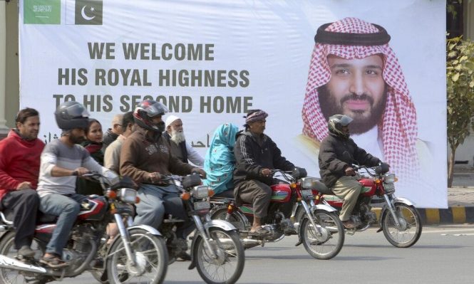 من المفترض أن تعقد اجتماعات أمريكية مع حركة طالبان في إسلام أباد يوم مغادرة الأمير محمد بن سلمان/ رويترز