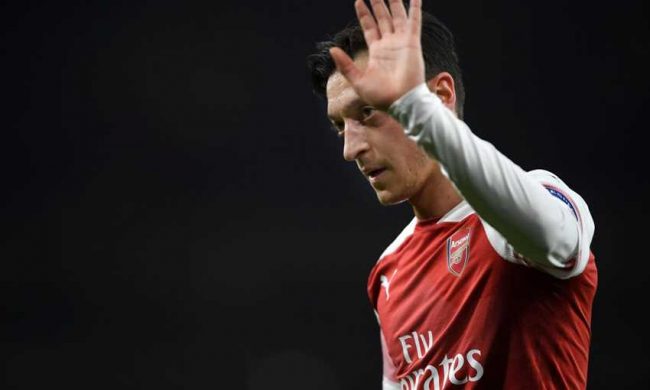 إيمري يفرِج عنه أخيراً.. أوزيل يعود لعزف الموسيقى مجدداً في المستطيل الأخضر