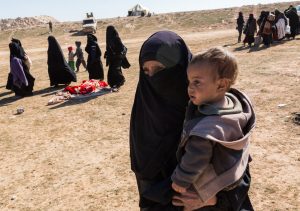 أمريكا تعيد عائلةً من مركز احتجاز سوري للمشتبه بانضمامهم لـ «داعش»