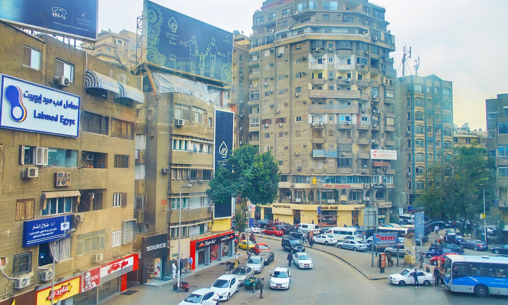 الجيزة، حيث اتخذ داويت البالغ من العمر 19 عامًا لإجراء العملية