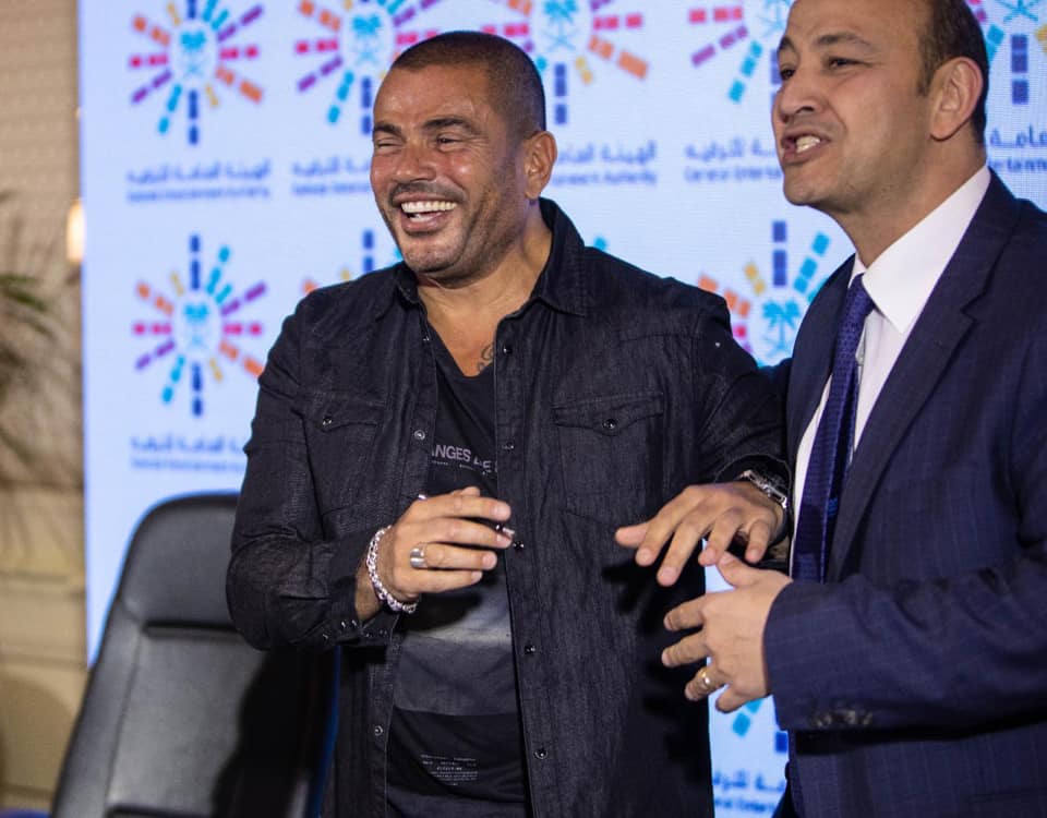 عمرو أديب والهضبة/ مواقع التواصل