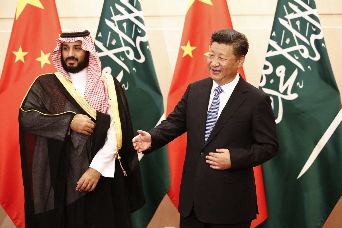 الرئيس الصيني شي جين بينغ مع ولي العهد السعودي محمد بن سلمان