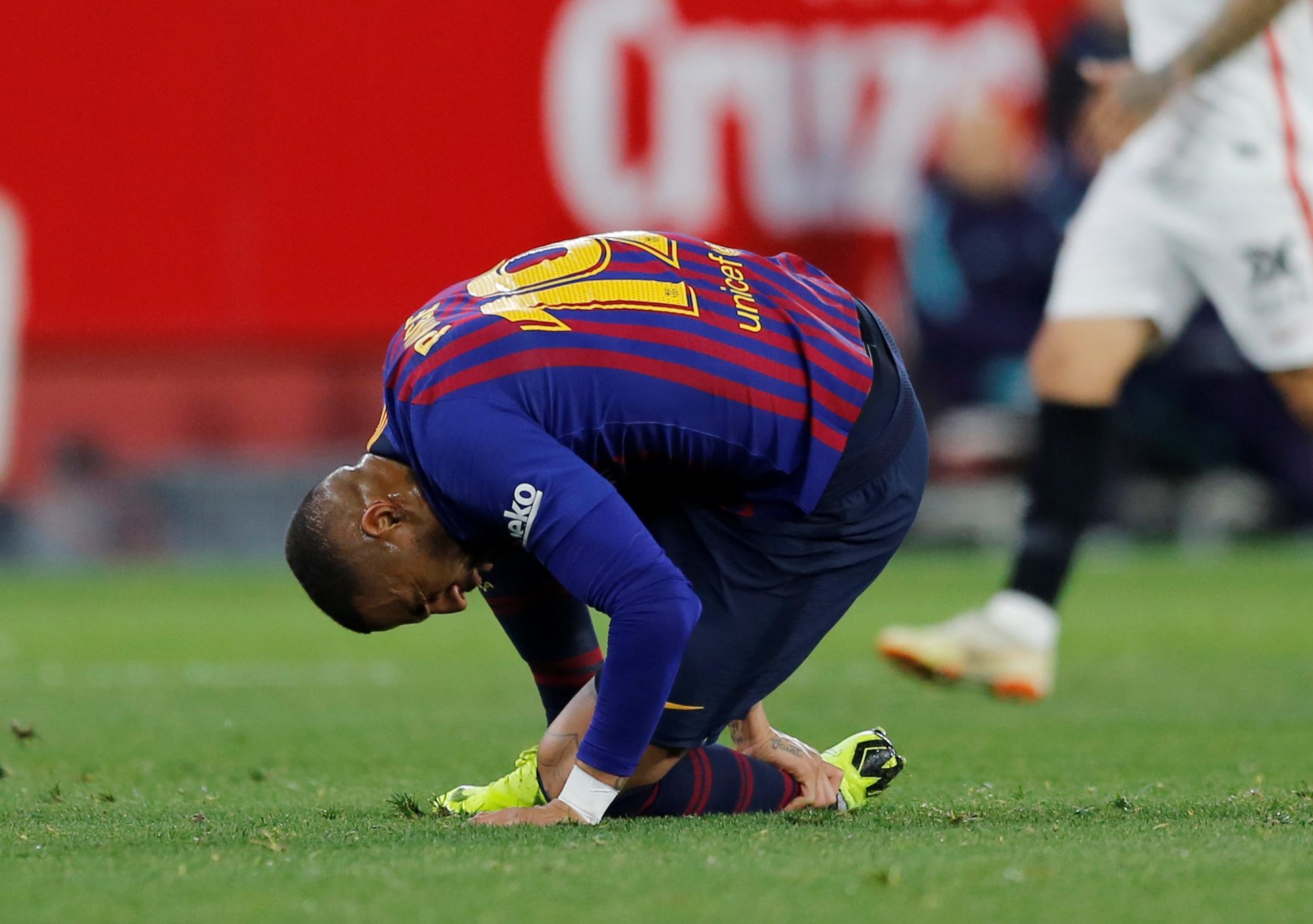 صفقة للنسيان بسبب عناد فالفيردي.. برشلونة يكتشف «مقلب» اللاعب العجوز ويتخلى عنه