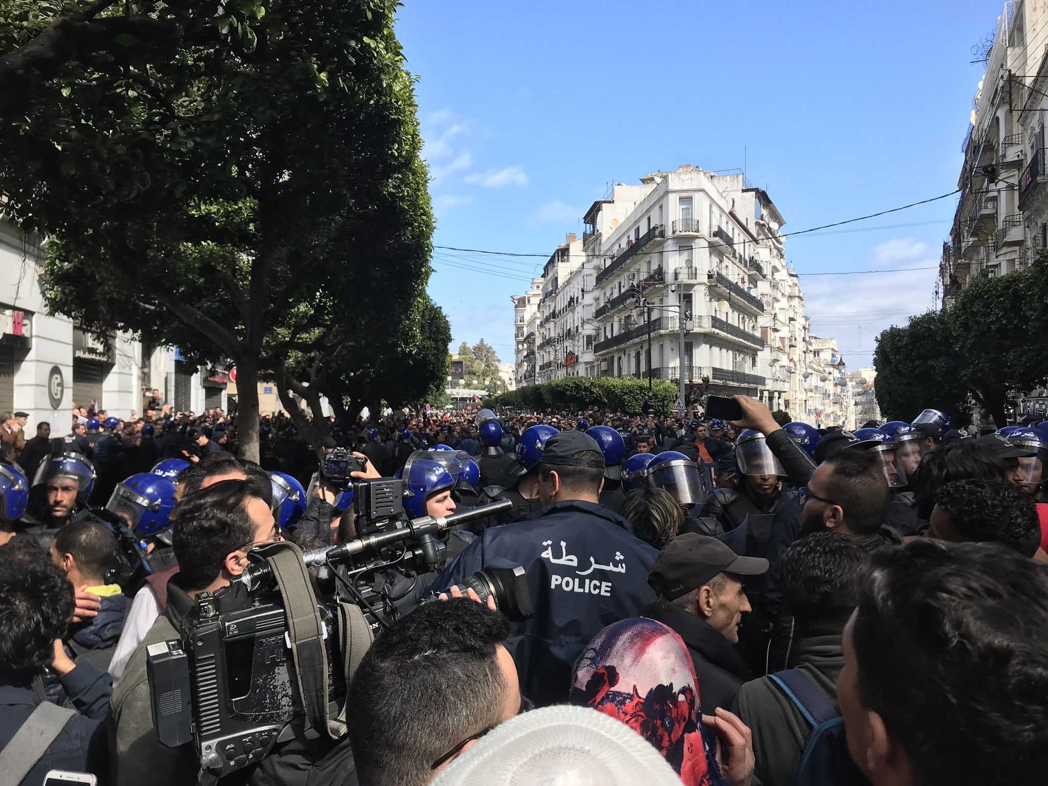 لا تبدو المعارضة الجزائرية أنها مستعدة لهذه الاحتجاجات الشعبية/ مواقع تواصل