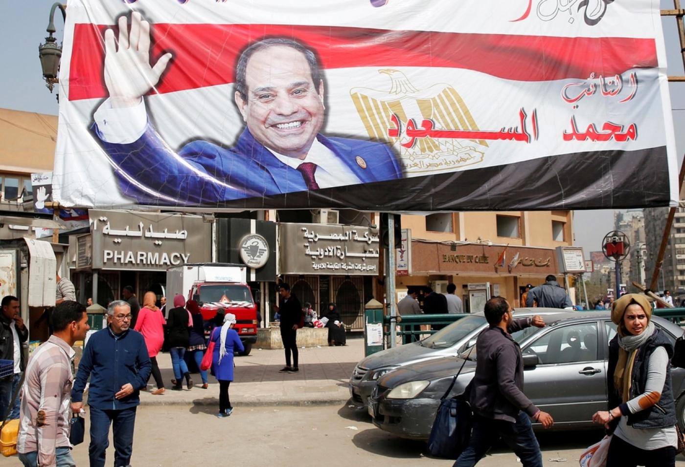 الكتاب انتقد السيسي والجيش المصري/رويترز