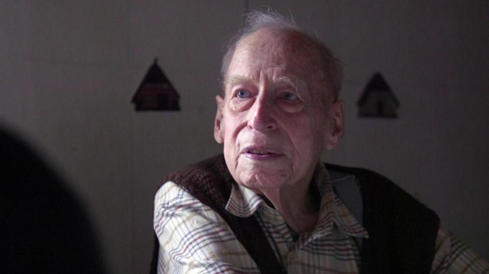 ضابط نازي عمره 97 عاماً يخضع للمحاكمة بسبب المحرقة