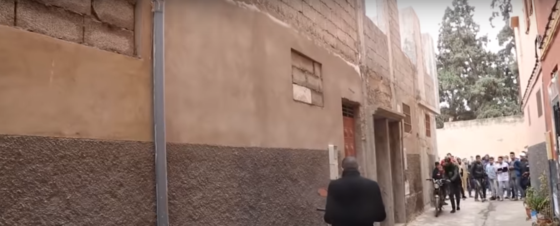 صوت يخرج من بيت مهجور