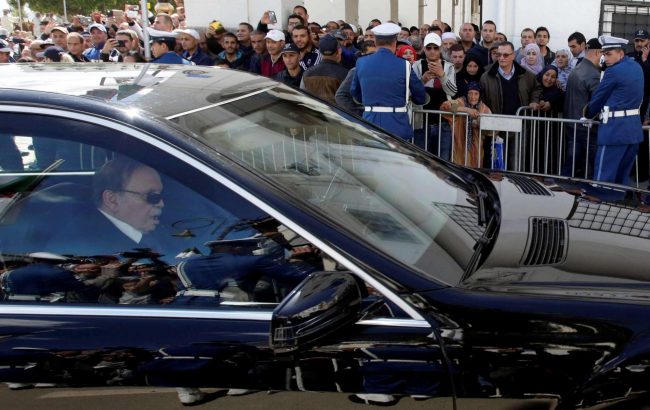 بوتفليقة في رسالة للجزائريين: أدعوكم “إلى الإستمرارية