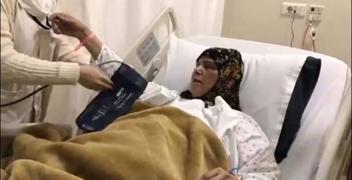 السيدة التي أنجبت توأمين