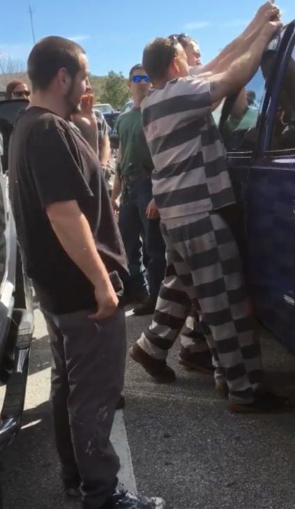 انقاذ طفلة رضيعة من طرف سجناء