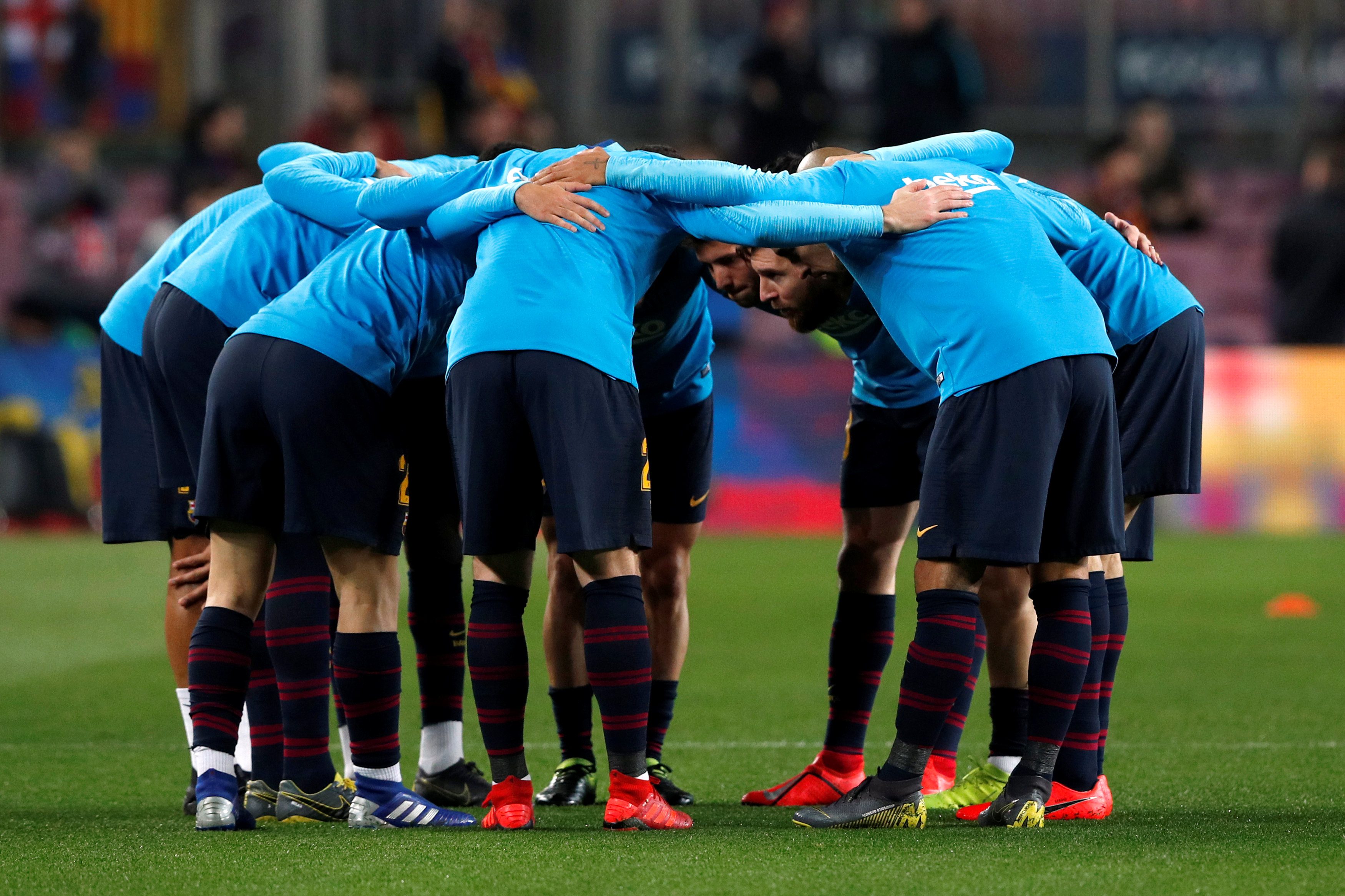 المدرب في وادٍ واللاعبون بوادٍ آخر.. أنصار برشلونة قلقون من الفوز قبل مواجهة ليون أوروبياً