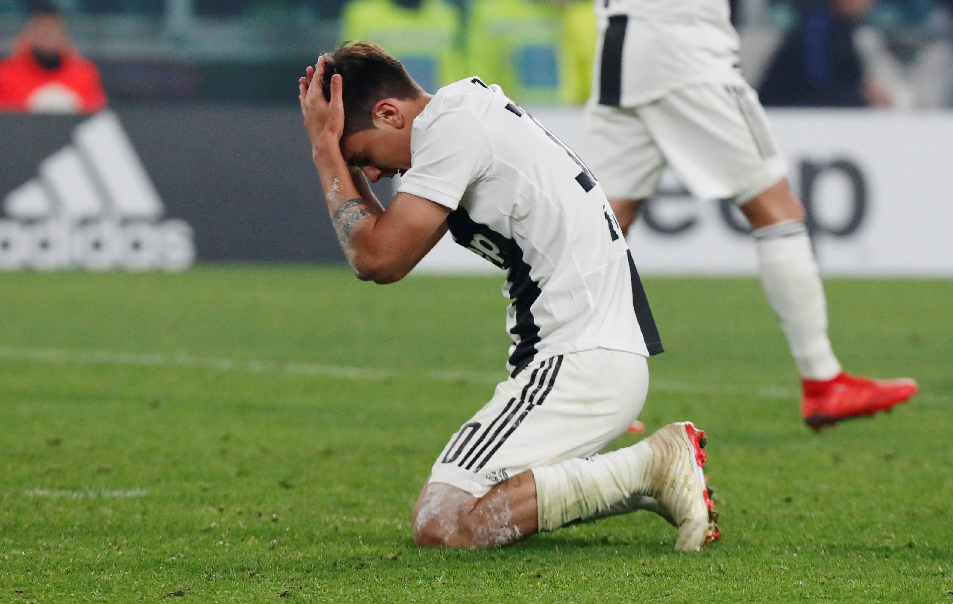 تمرُّده على ميسي وَضَعه في تصنيف سيئ.. سلوك ديبالا يقوده إلى نهاية مسيرته الكروية في قمة تألقه