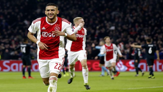 يهدد مستقبله بالميركاتو.. برشلونة يسبب الضيق لحكيم زياش في أياكس