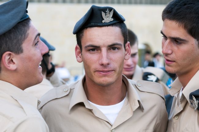 فلسطينيو الـVIP وإسرائيلي يعمل يوم السبت!