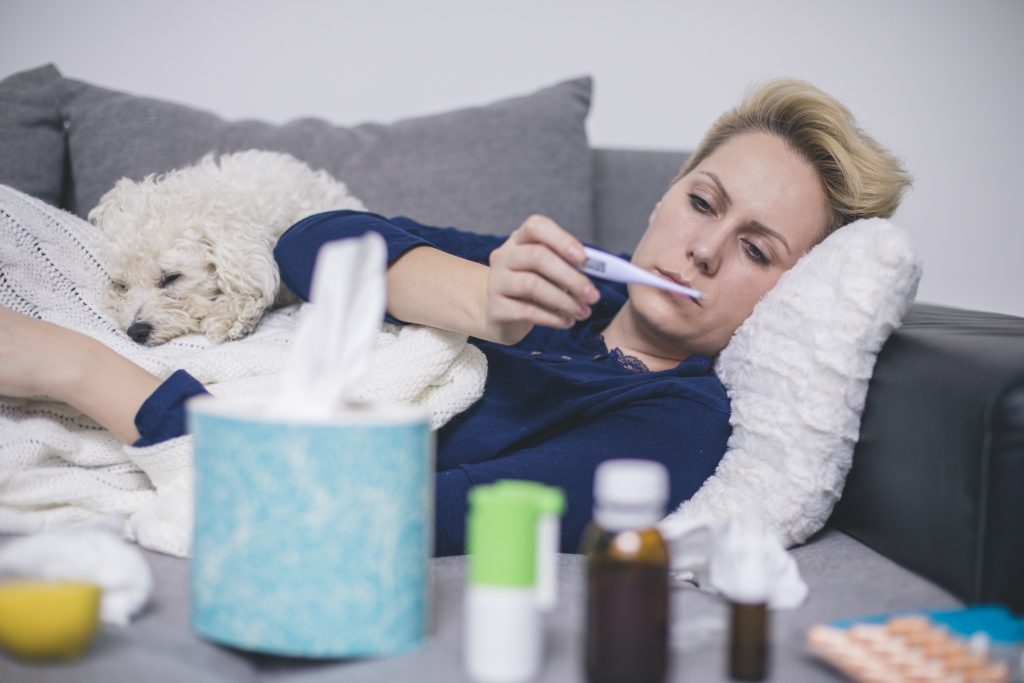 الفرق بين كوفيد-19 والزكام والإنفلونزا والحساسية