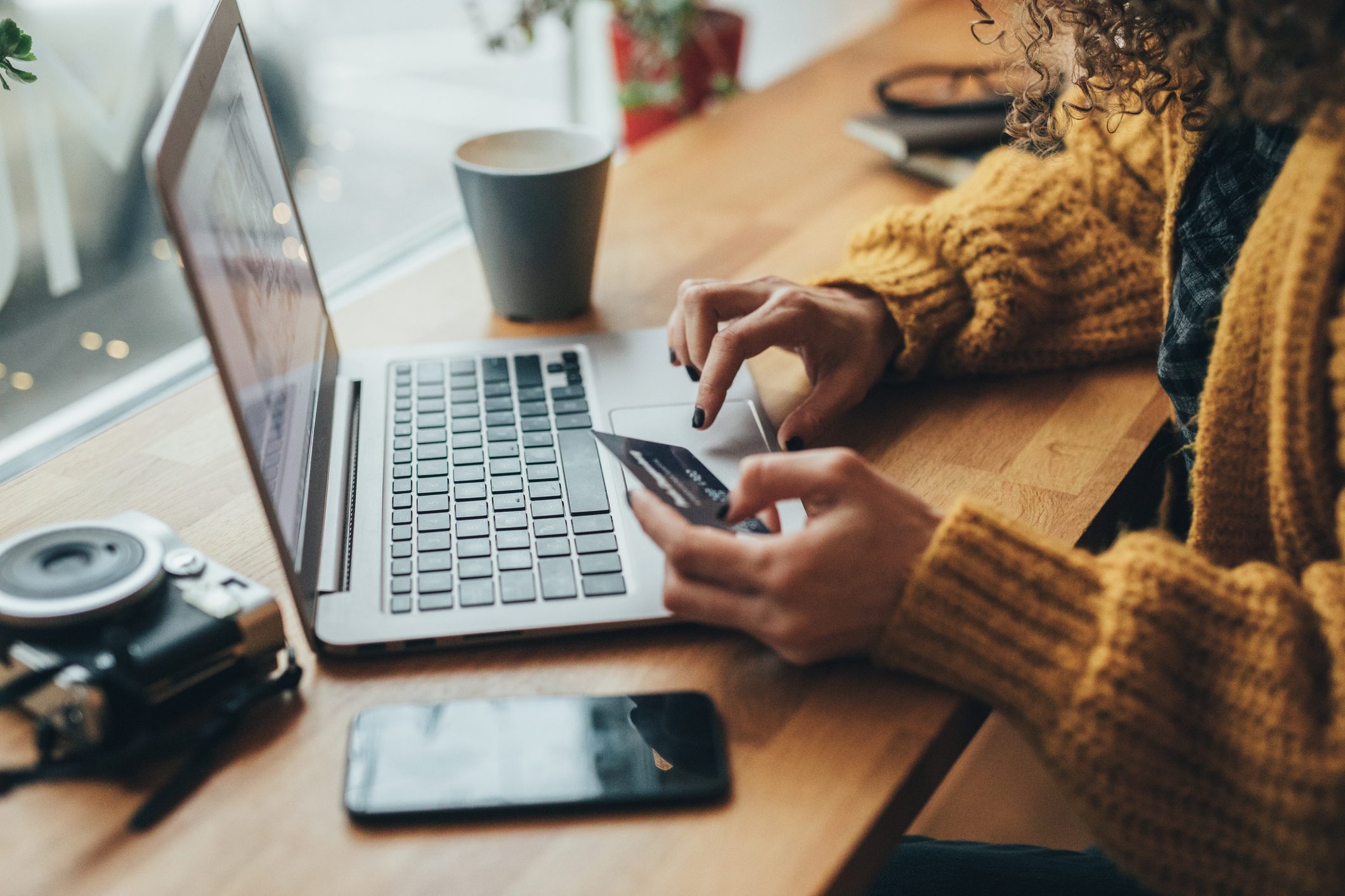مواقع التسوق الإلكتروني تسهل حياتك / istock