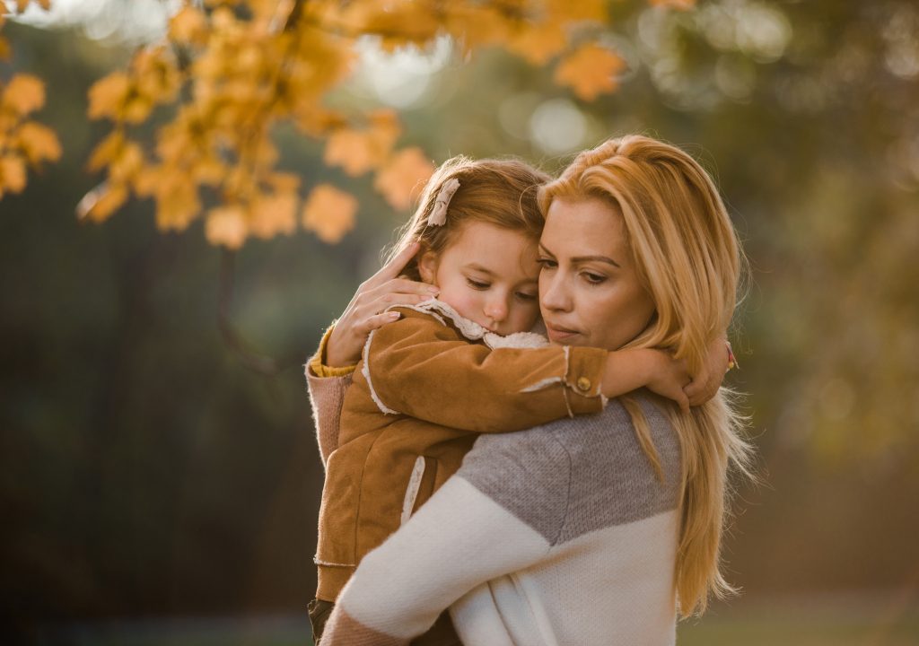 غريزة الأم تجاه طفلها سببها هرمون الحب