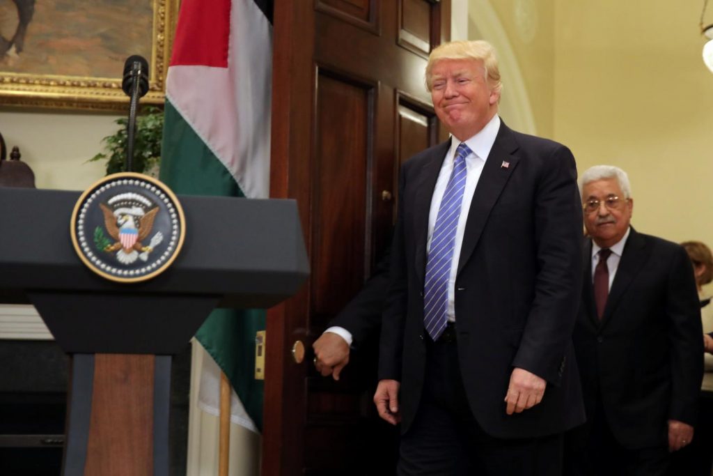 واشنطن توقف بشكل كامل دعمَها للفلسطينيين