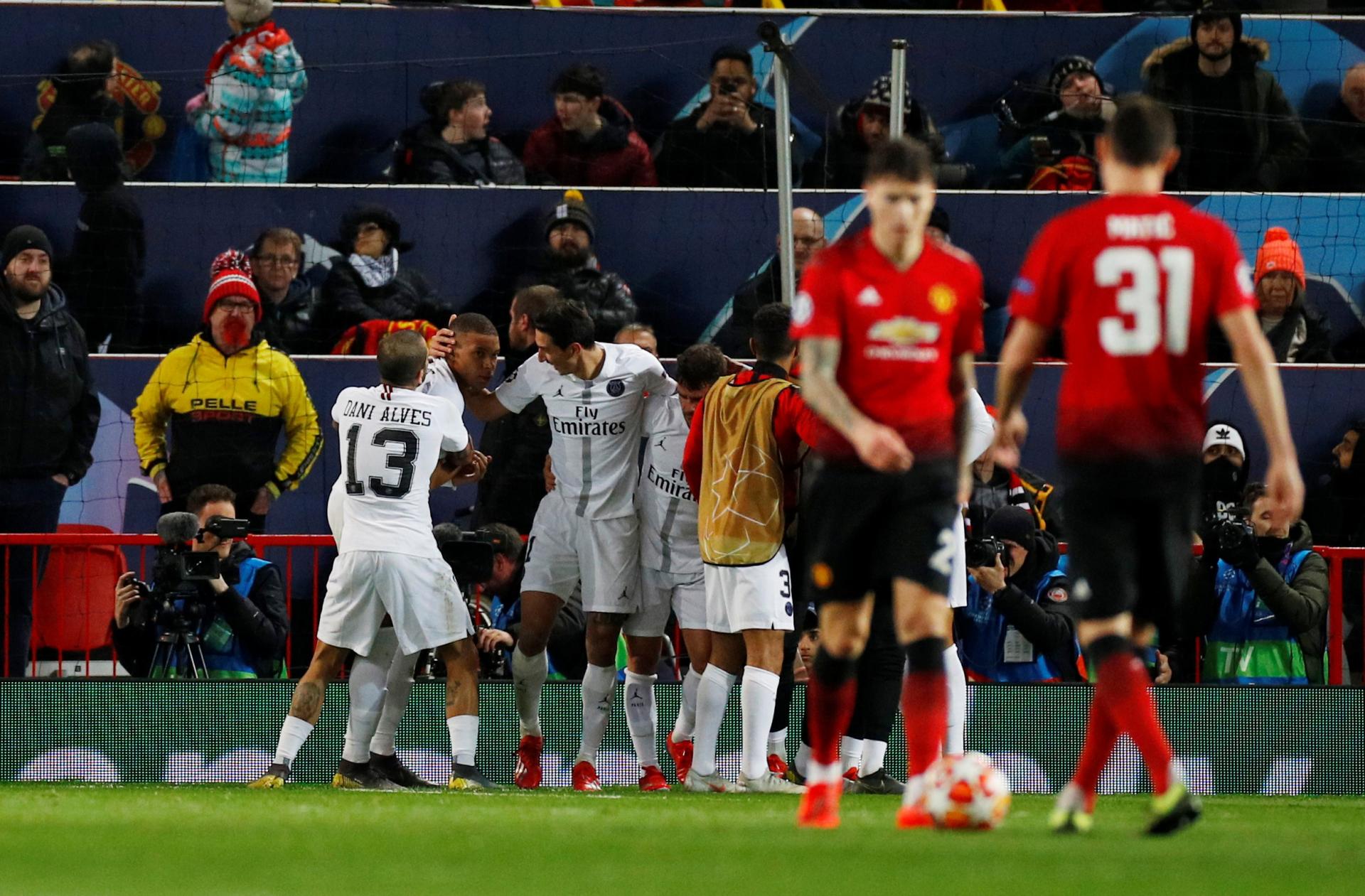 الاكتئاب ليس الحل.. نجم يونايتد التاريخي يُعيد الأمل لجماهير الفريق