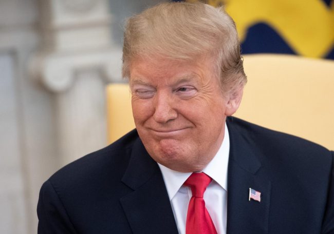 الفلسطينيون يدفعون ثمن «رُعُونَة» ترامب.. كيف يُدمّر الرئيس الأمريكي الشرق الأوسط؟