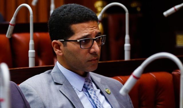 قناة العربية تقطع البث على النائب هيثم الحريري