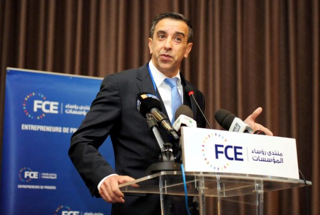 الجزائر توقف رجل أعمال مقرباً من بوتفليقة أثناء محاولته السفر إلى تونس