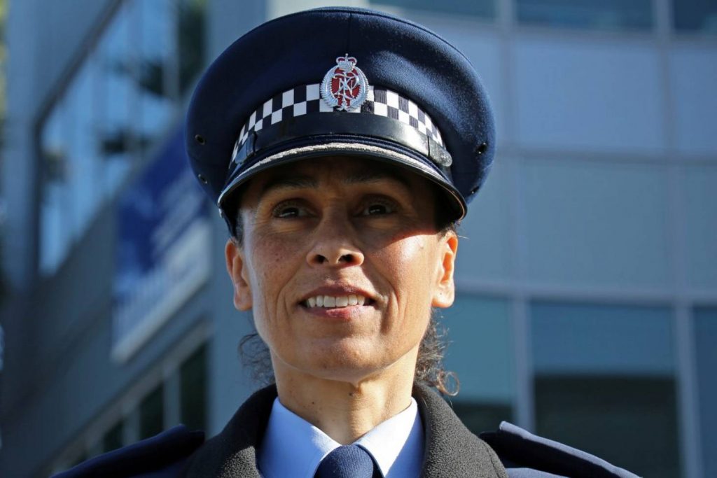 أبرز ضابطة مسلمة في شرطة نيوزيلندا توجه رسالة عن ضحايا المسجدين