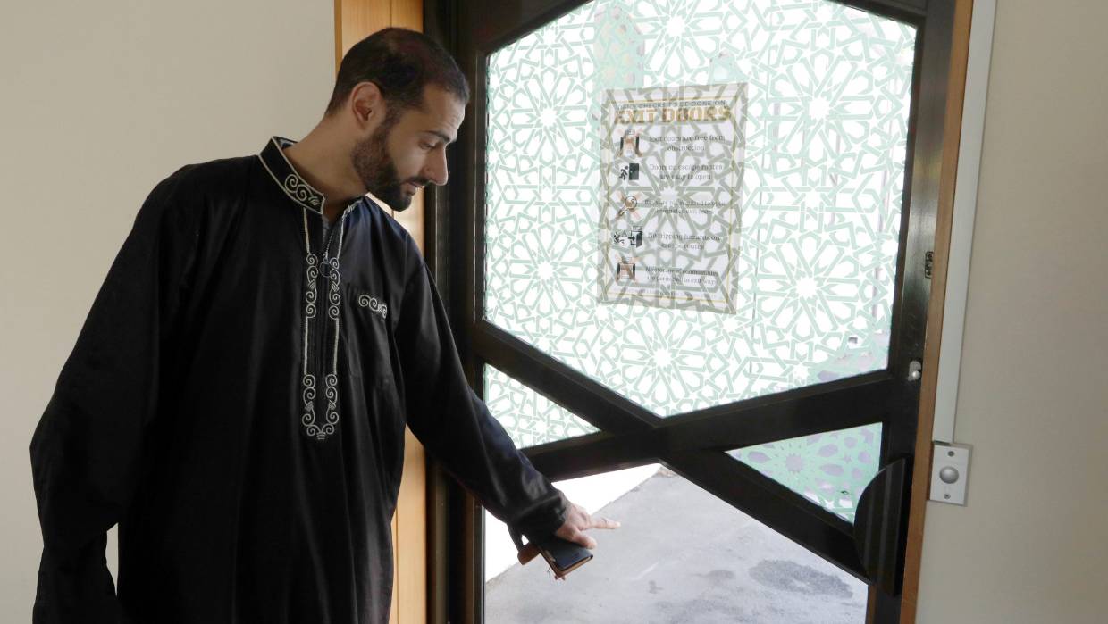 الباب الخلفي الذي كان مُغلقا خلال الهجوم الإرهابي