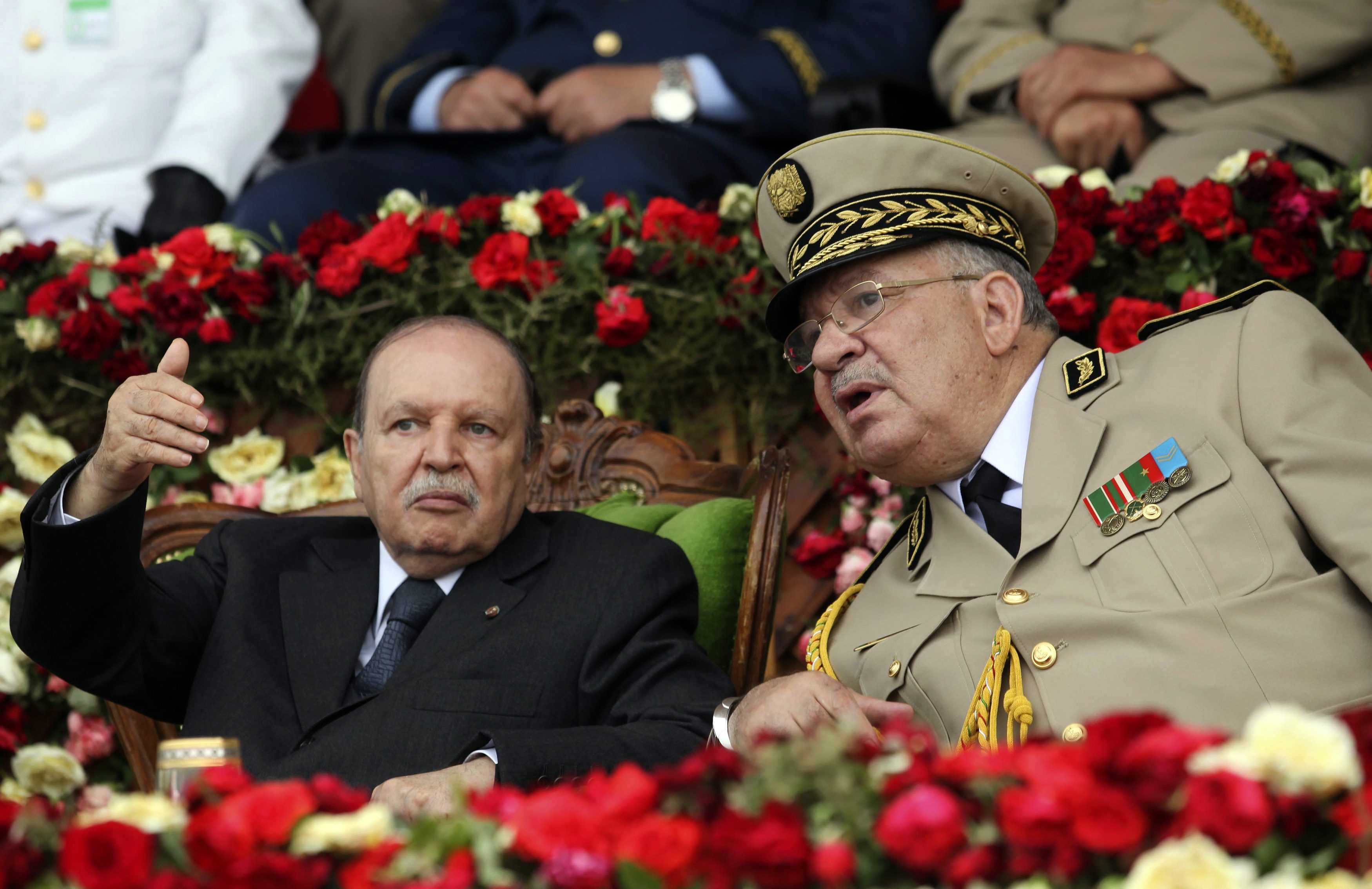قائد أركان الجيش طالب بتفعيل الفصل 102 من الدستور الجزائري/ رويترز