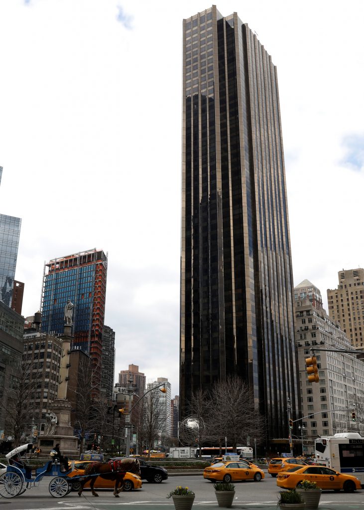 سرقة مجوهرات بقيمة 353 ألف دولار من برج ترامب.. قبل قضاء الرئيس الأمريكي ليلته هناك