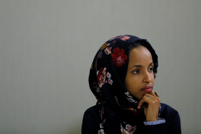 إلهان عمر تعلق على وضع صورتها مع برجي التجارة العالمية وهما يحترقان