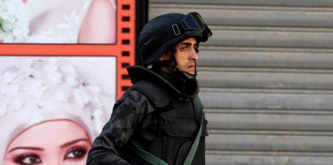 خلاف مع الأب يدفع شاباً مصرياً لارتكاب مذبحة