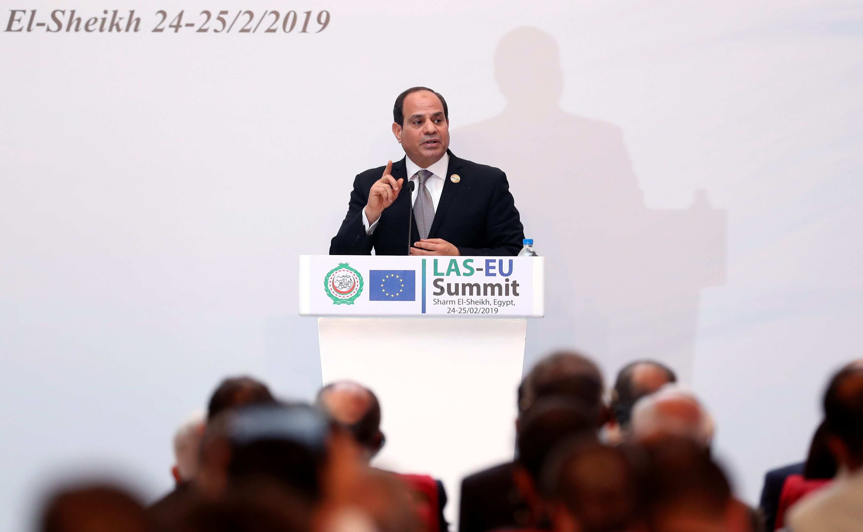 فورين بوليسي: ما الذي يُلزِمُ الاتحاد الأوروبي بعقد صفقةٍ مع حُكَّامٍ مثل عبدالفتاح السيسي؟
