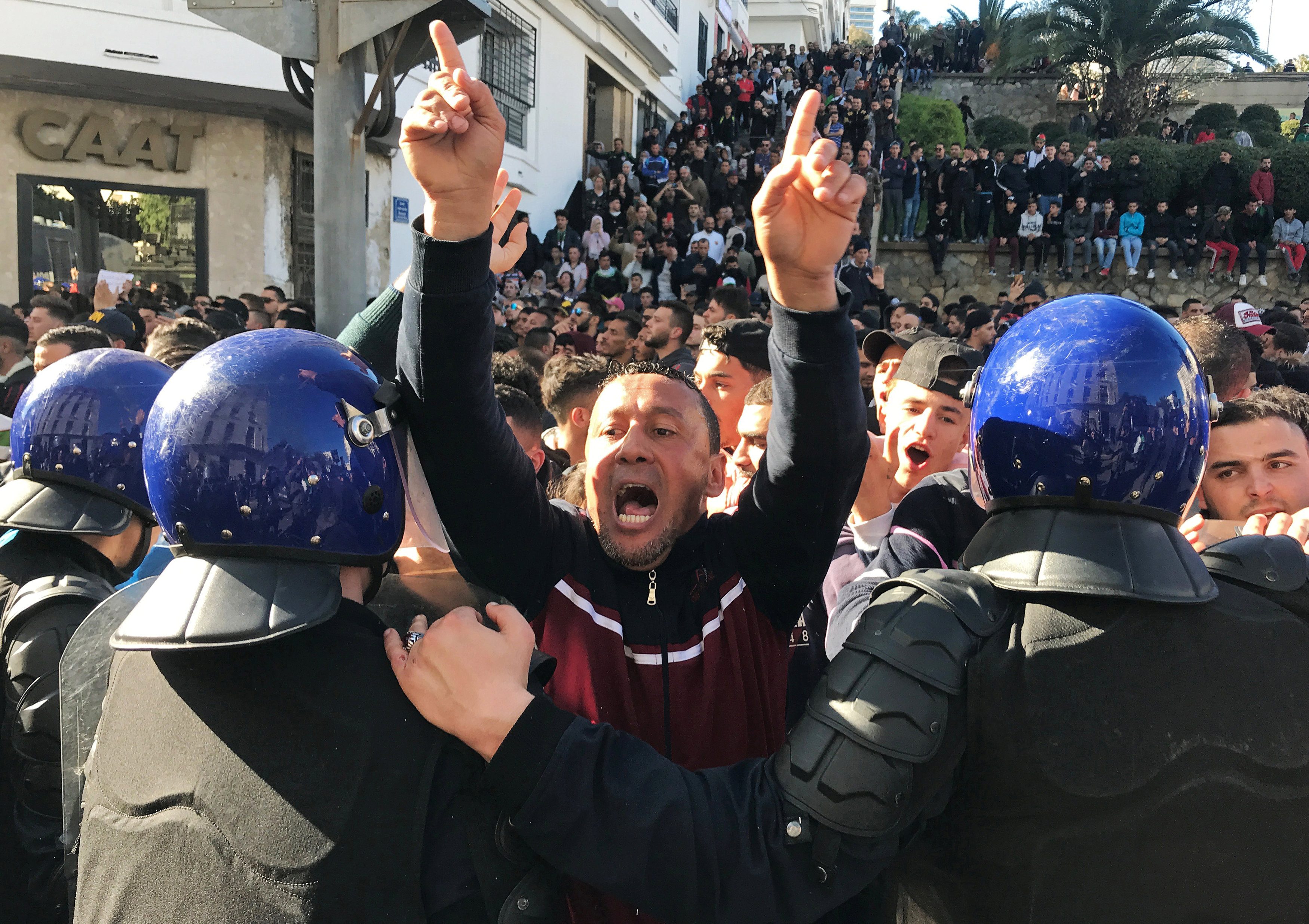 ترشح بوتفليقة لولاية خامسة