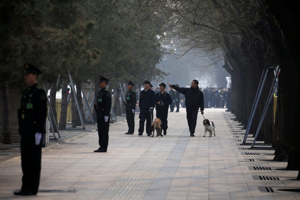 الصين تراقب مواطنيها الشرطة الصنينة غرامة مالية