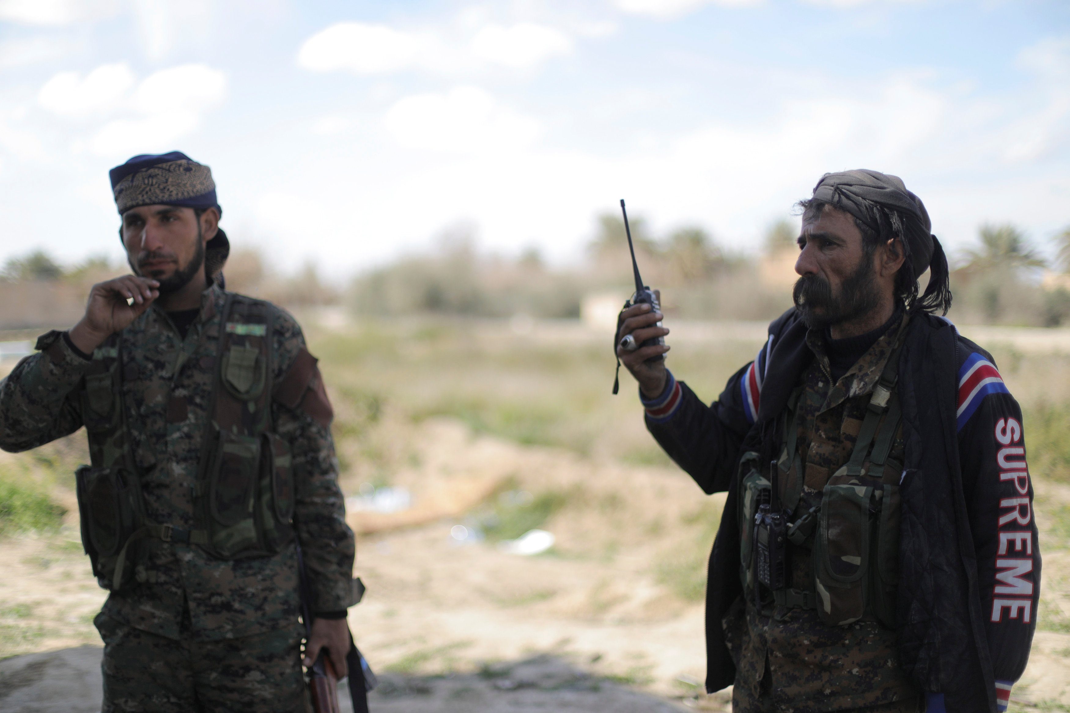 استسلام بعض مقاتلي «الدولة الإسلامية» في شرق سوريا