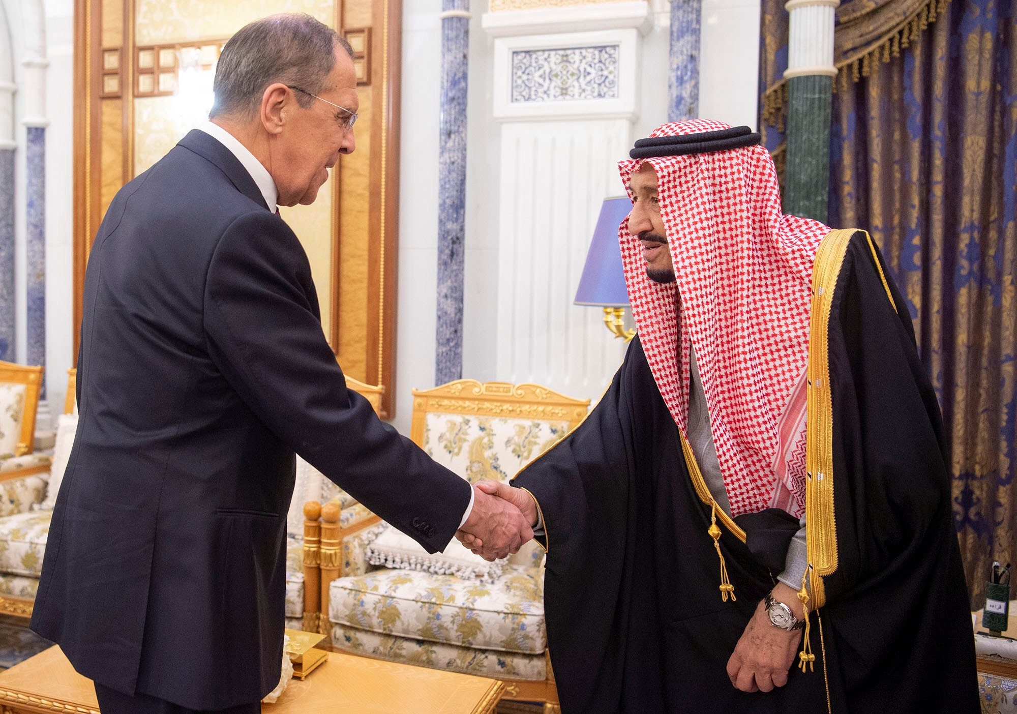 وزير الخارجية الروسي سيرغي لافروف يلتقي العاهل السعودي الملك سلمان بن عبد العزيز / رويترز