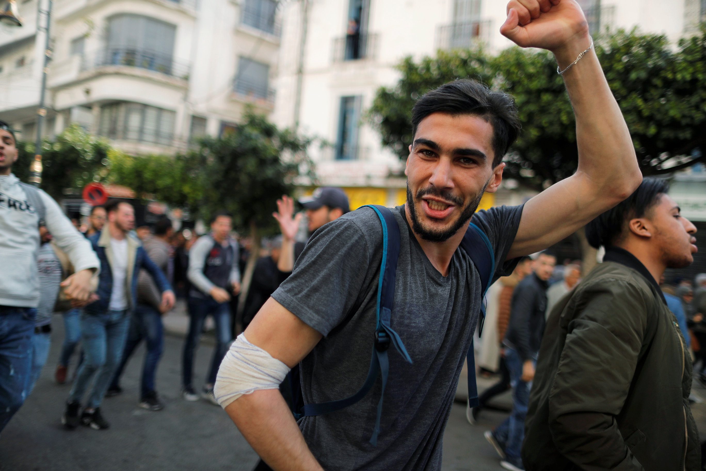 بوتفليقة يحذر من اختراق الحراك الشعبي من أطراف داخلية وخارجية