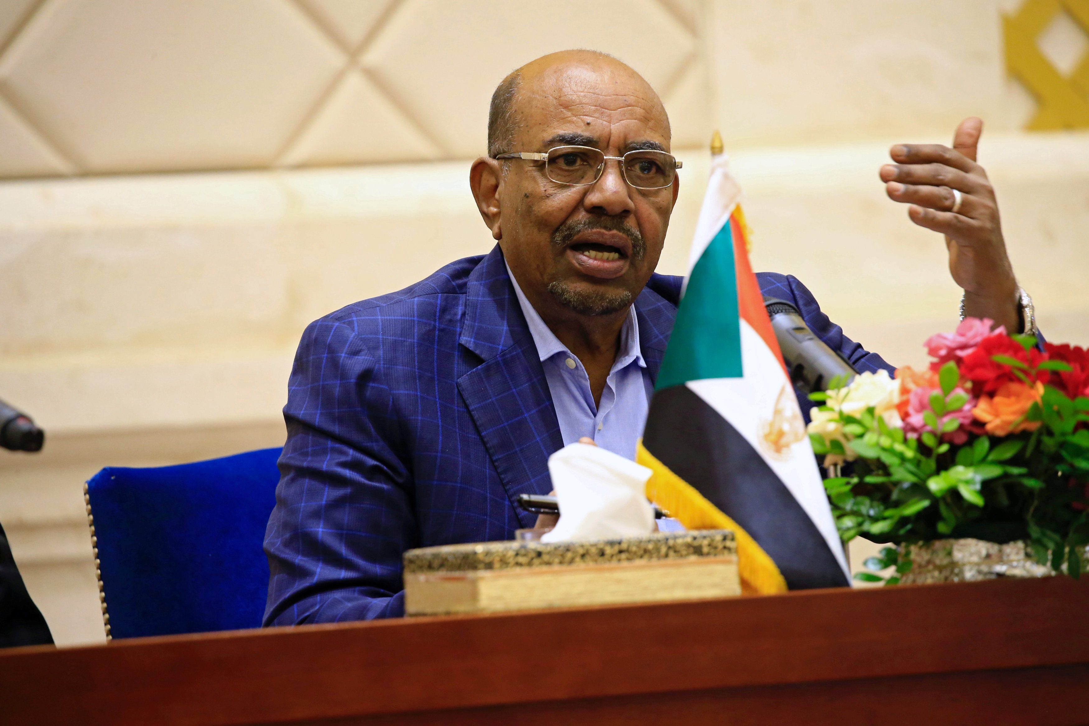 الرئيس السوداني كان وعد بتشكيل حكومة كفاءات/ رويترز